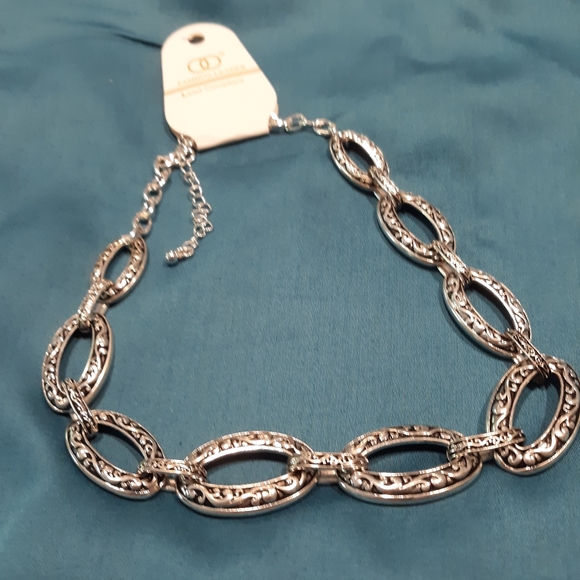 Bold Link Chunky Chain Statement Necklace - Picture 2 of 2